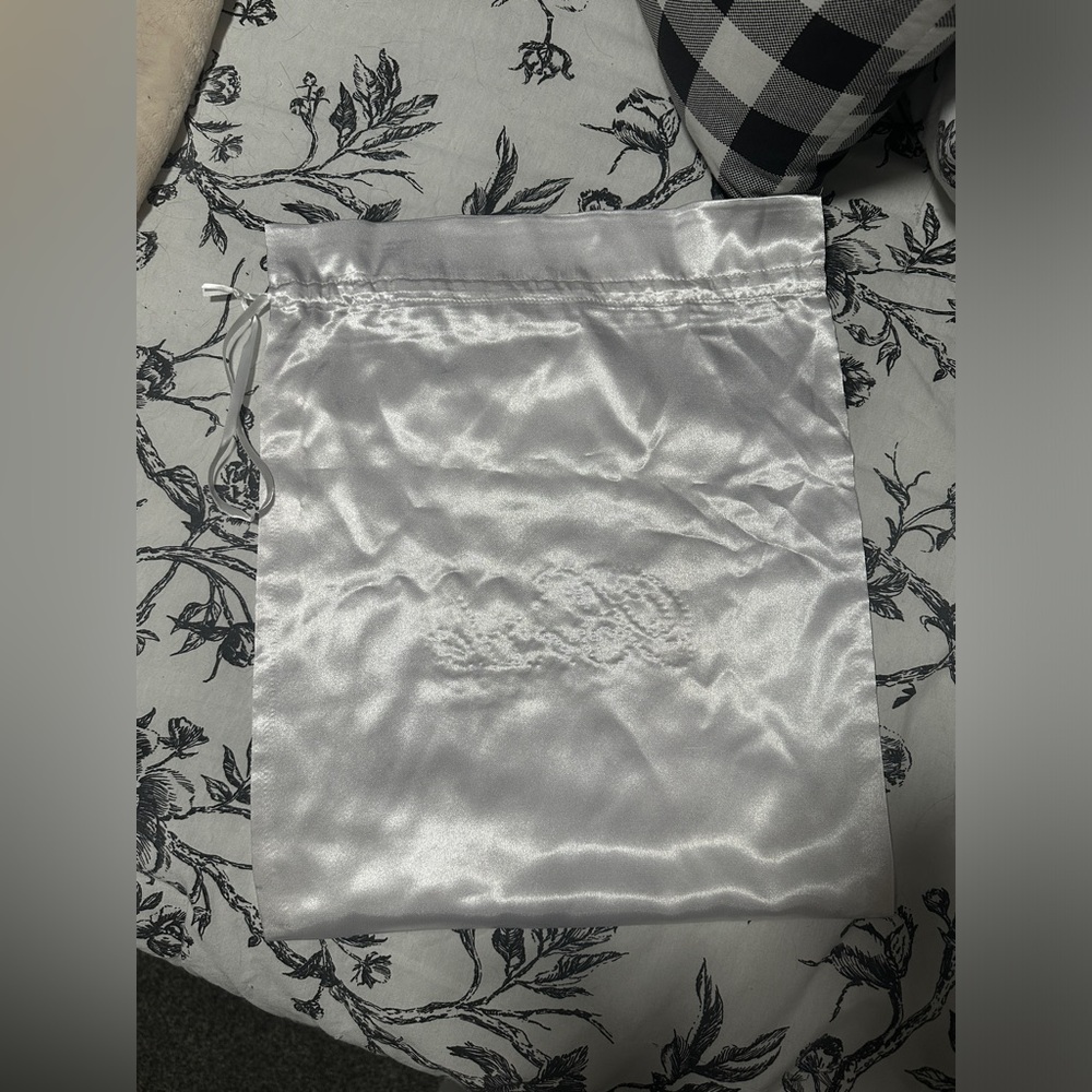 NWOT David’s Bridal White Satin Drawstring Bag - Picture 5 of 5